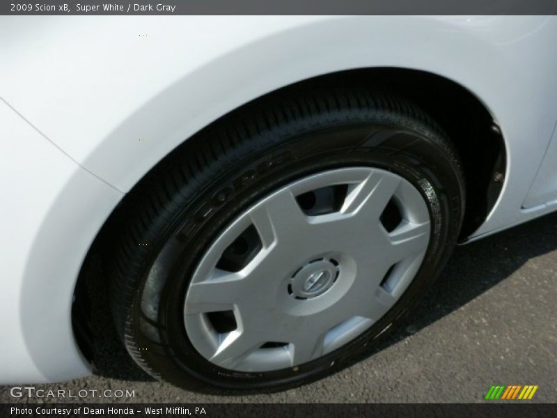 Super White / Dark Gray 2009 Scion xB