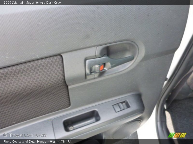 Super White / Dark Gray 2009 Scion xB