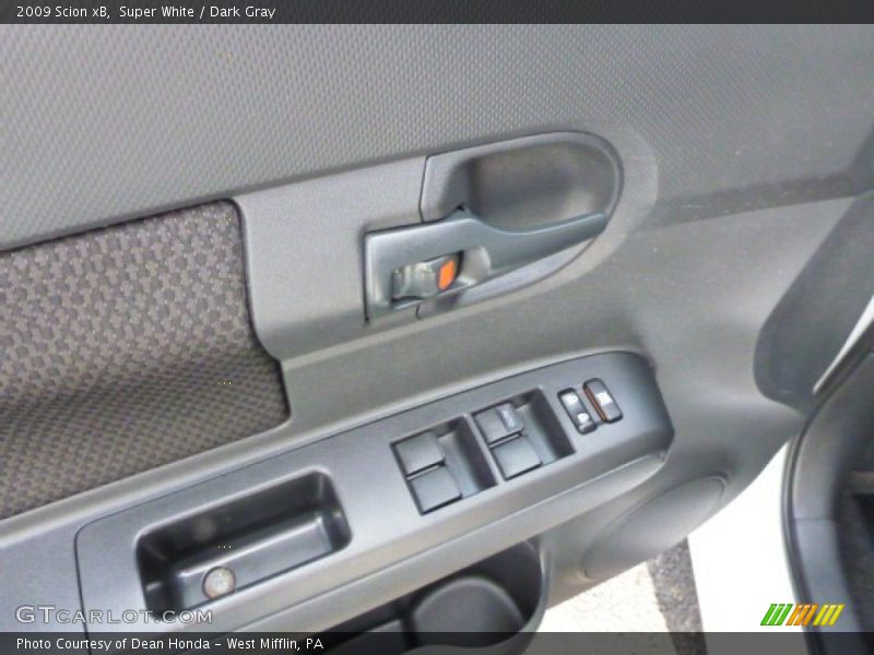 Super White / Dark Gray 2009 Scion xB