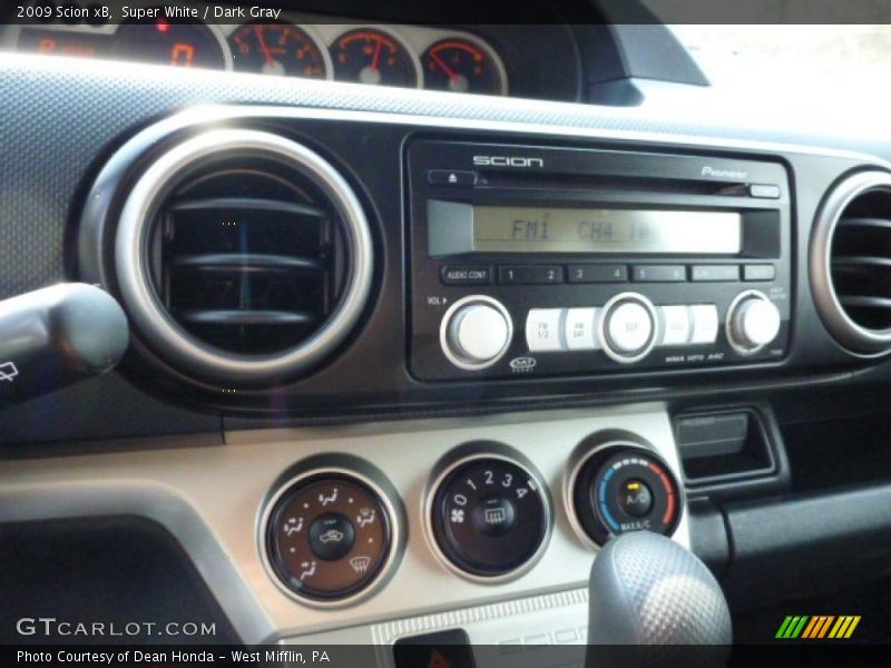 Super White / Dark Gray 2009 Scion xB