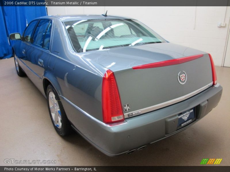 Titanium Metallic / Titanium 2006 Cadillac DTS Luxury