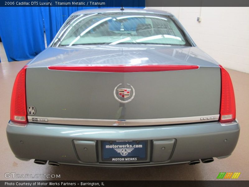 Titanium Metallic / Titanium 2006 Cadillac DTS Luxury
