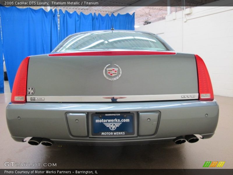Titanium Metallic / Titanium 2006 Cadillac DTS Luxury