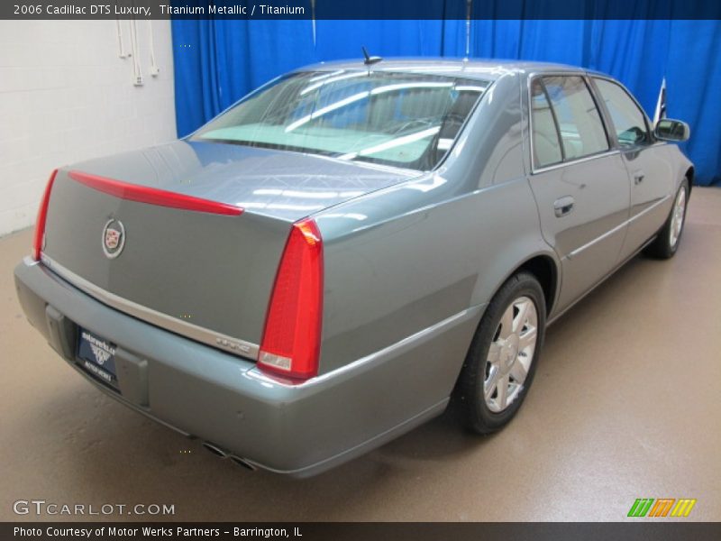 Titanium Metallic / Titanium 2006 Cadillac DTS Luxury