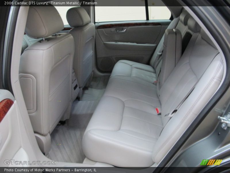 Titanium Metallic / Titanium 2006 Cadillac DTS Luxury
