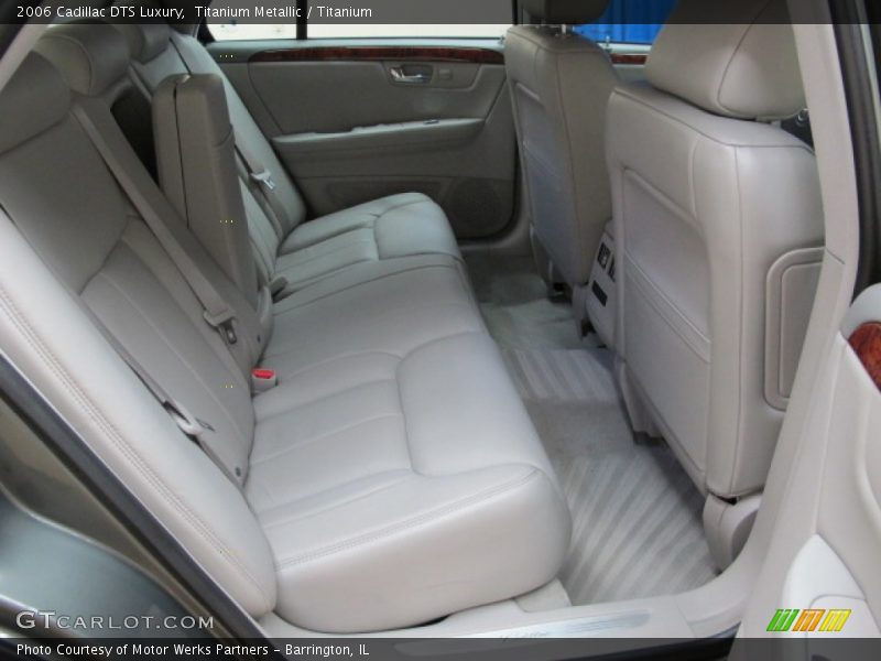 Titanium Metallic / Titanium 2006 Cadillac DTS Luxury