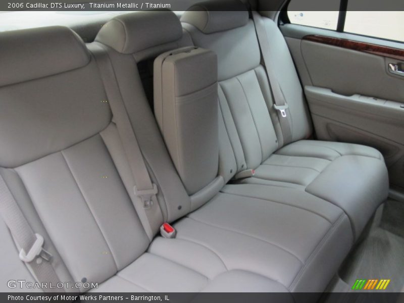 Titanium Metallic / Titanium 2006 Cadillac DTS Luxury
