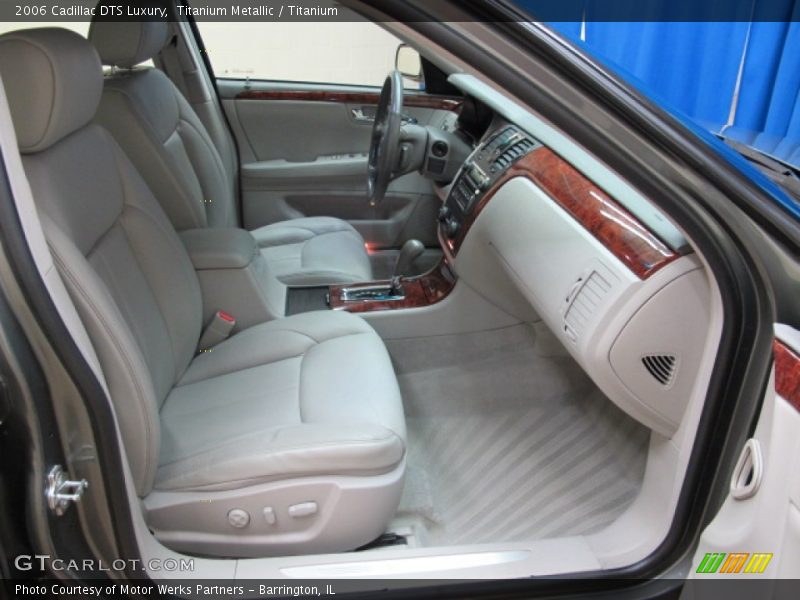 Titanium Metallic / Titanium 2006 Cadillac DTS Luxury