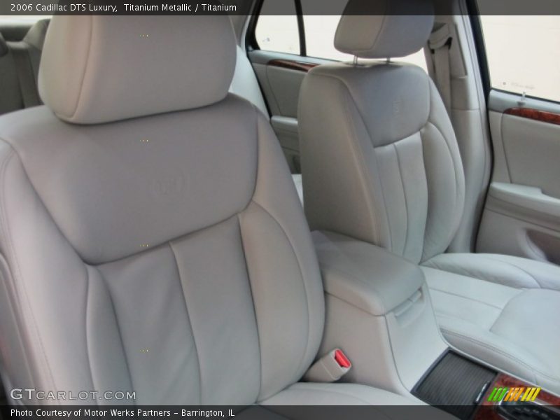 Titanium Metallic / Titanium 2006 Cadillac DTS Luxury