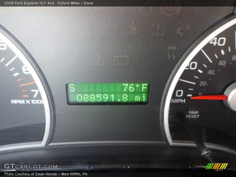 Oxford White / Stone 2006 Ford Explorer XLT 4x4
