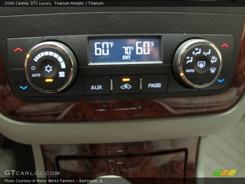 Titanium Metallic / Titanium 2006 Cadillac DTS Luxury