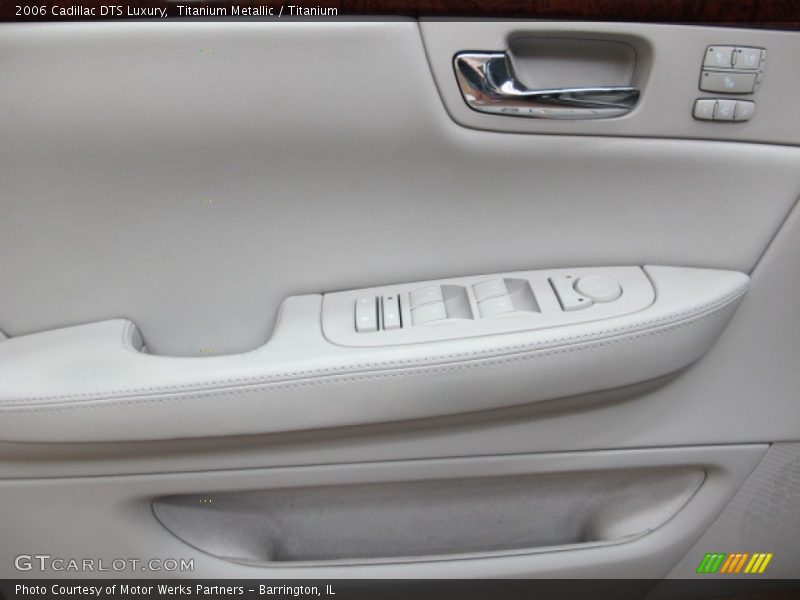 Titanium Metallic / Titanium 2006 Cadillac DTS Luxury