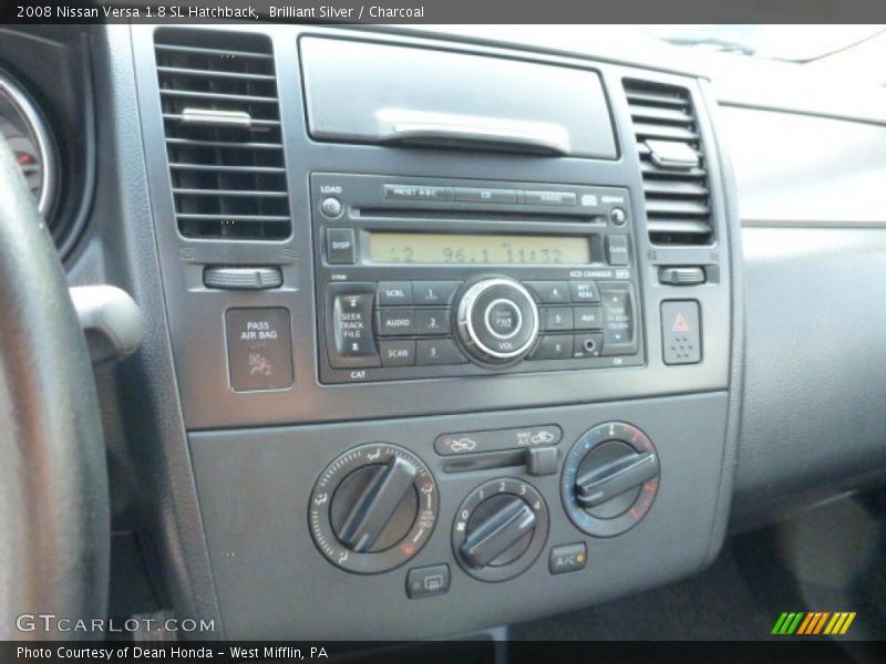 Brilliant Silver / Charcoal 2008 Nissan Versa 1.8 SL Hatchback