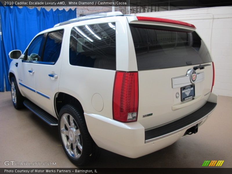 White Diamond / Cashmere/Cocoa 2010 Cadillac Escalade Luxury AWD