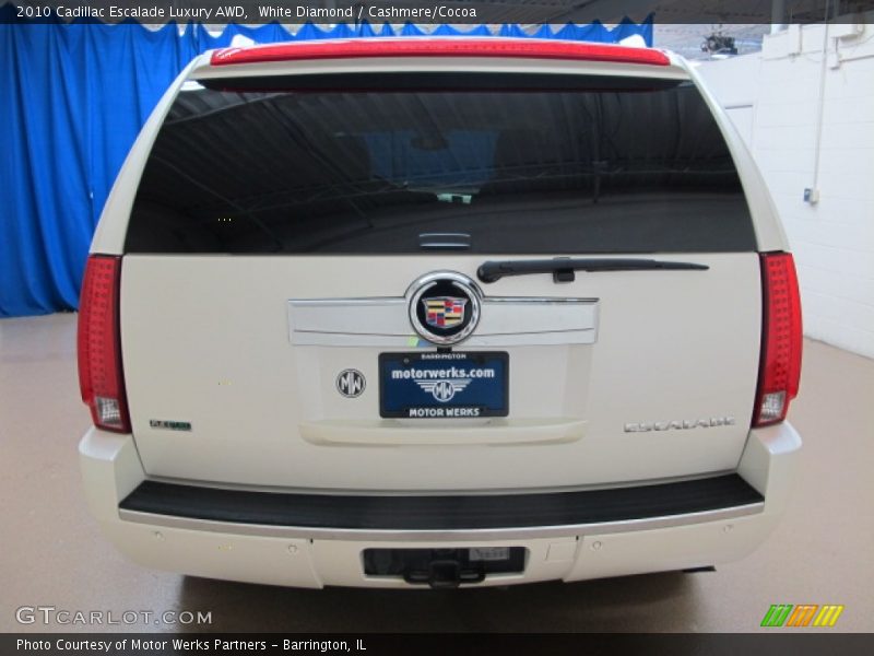 White Diamond / Cashmere/Cocoa 2010 Cadillac Escalade Luxury AWD