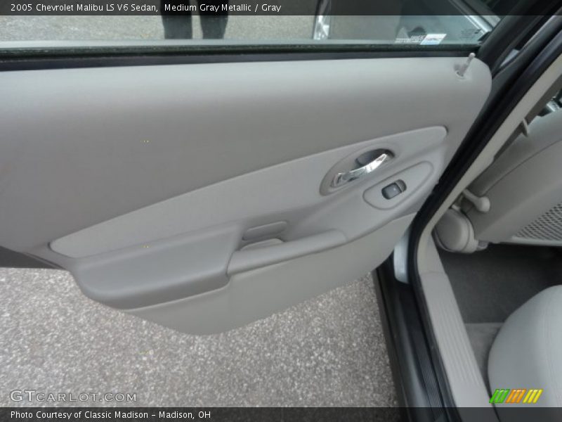 Medium Gray Metallic / Gray 2005 Chevrolet Malibu LS V6 Sedan