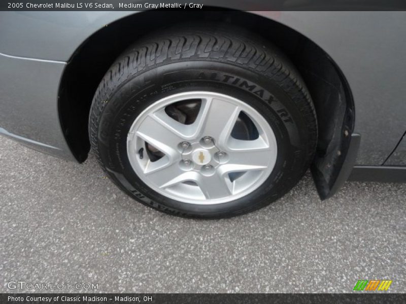Medium Gray Metallic / Gray 2005 Chevrolet Malibu LS V6 Sedan