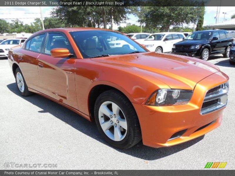 Front 3/4 View of 2011 Charger SE