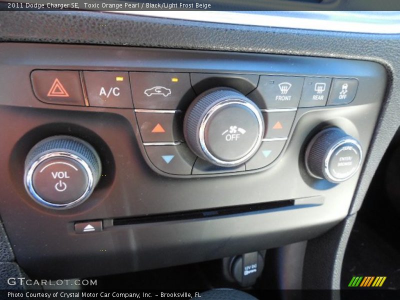 Toxic Orange Pearl / Black/Light Frost Beige 2011 Dodge Charger SE