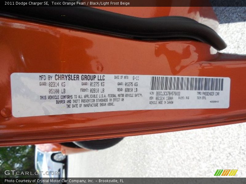 Toxic Orange Pearl / Black/Light Frost Beige 2011 Dodge Charger SE