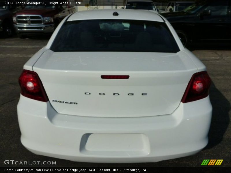 Bright White / Black 2014 Dodge Avenger SE