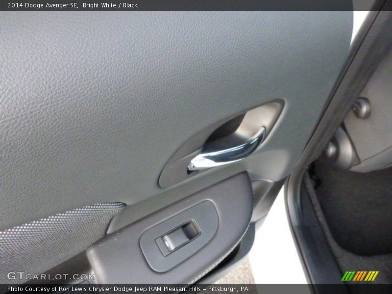 Bright White / Black 2014 Dodge Avenger SE
