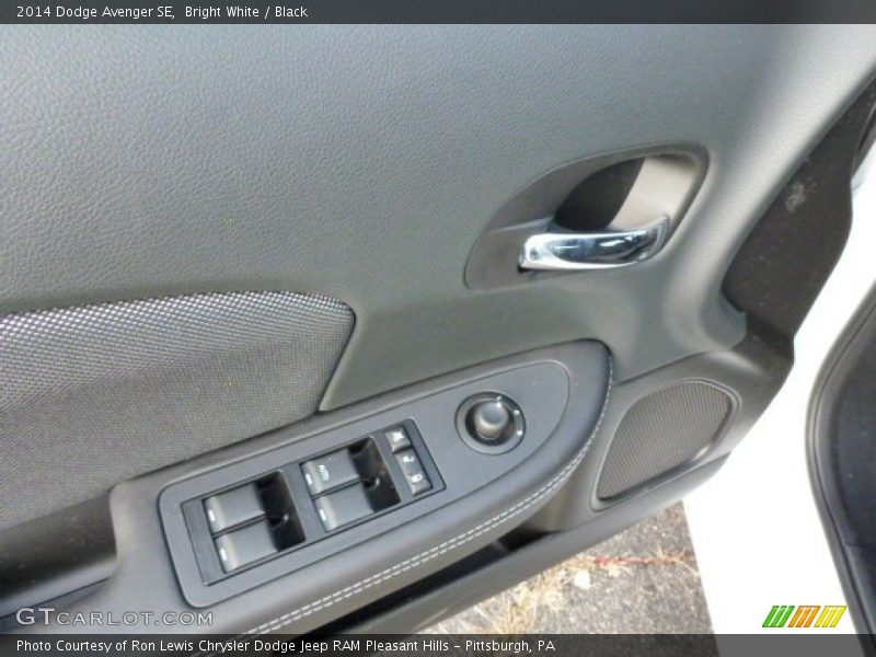 Bright White / Black 2014 Dodge Avenger SE