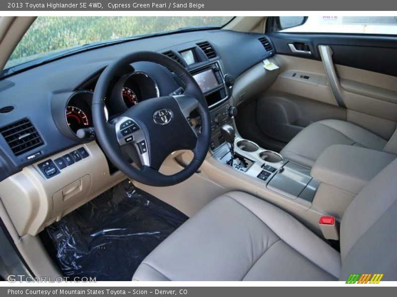 Cypress Green Pearl / Sand Beige 2013 Toyota Highlander SE 4WD