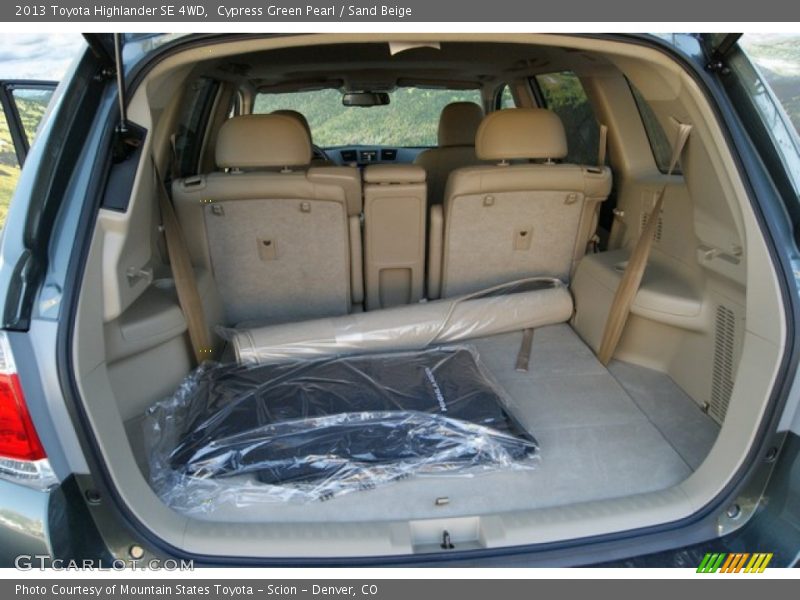 Cypress Green Pearl / Sand Beige 2013 Toyota Highlander SE 4WD