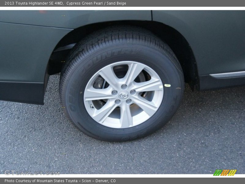 Cypress Green Pearl / Sand Beige 2013 Toyota Highlander SE 4WD