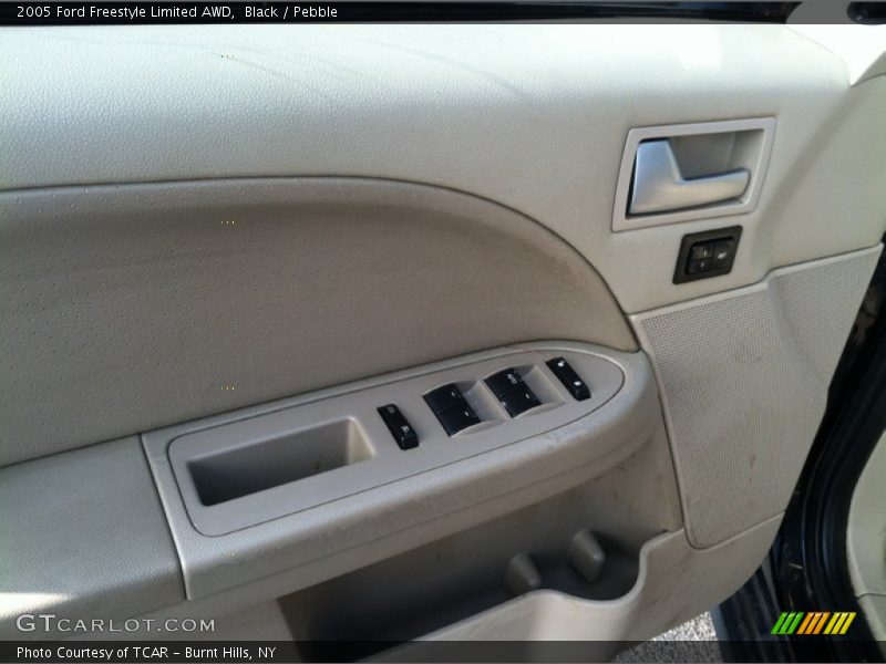 Black / Pebble 2005 Ford Freestyle Limited AWD