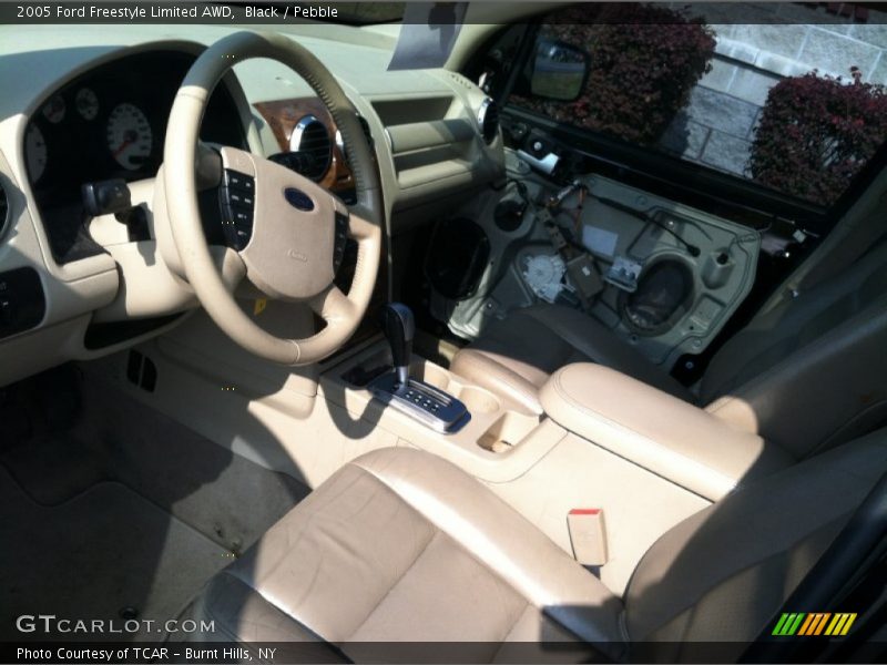 Black / Pebble 2005 Ford Freestyle Limited AWD