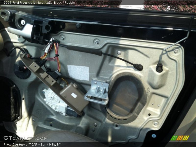 Black / Pebble 2005 Ford Freestyle Limited AWD