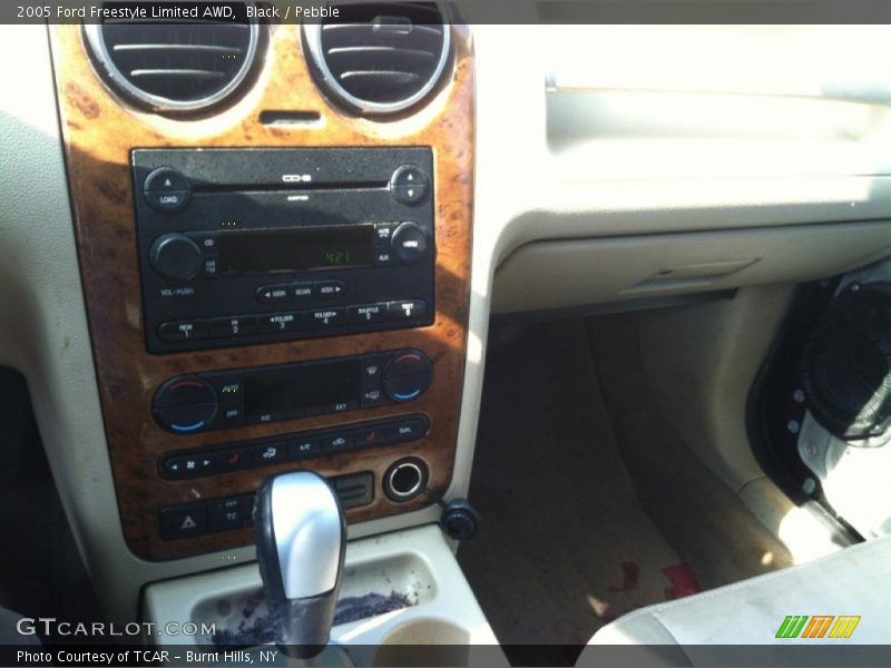 Black / Pebble 2005 Ford Freestyle Limited AWD