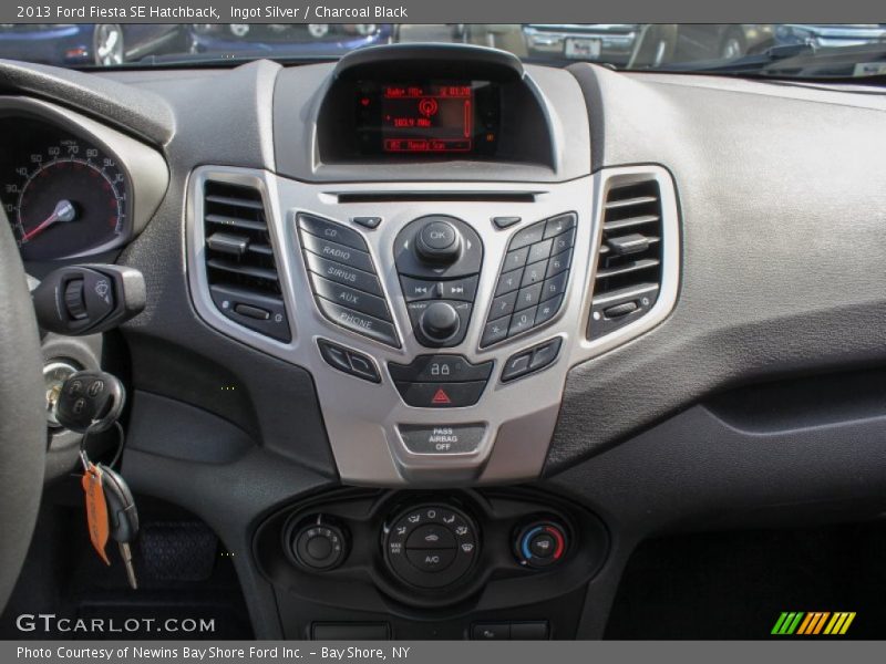 Ingot Silver / Charcoal Black 2013 Ford Fiesta SE Hatchback