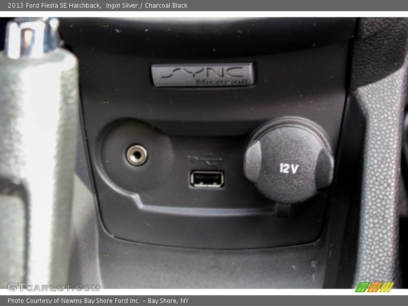 Ingot Silver / Charcoal Black 2013 Ford Fiesta SE Hatchback