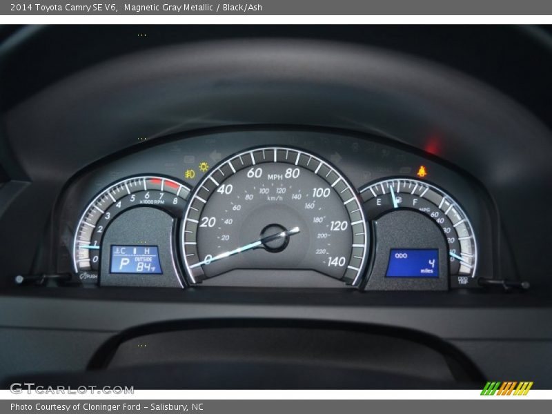Magnetic Gray Metallic / Black/Ash 2014 Toyota Camry SE V6
