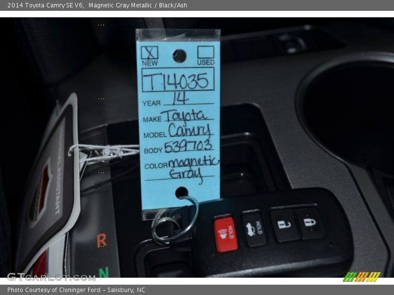 Magnetic Gray Metallic / Black/Ash 2014 Toyota Camry SE V6