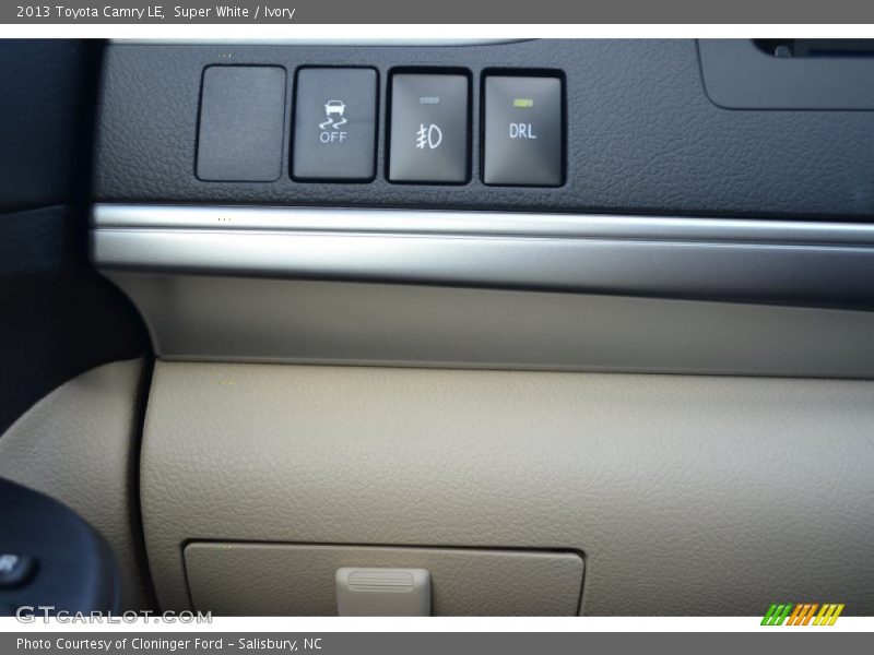 Super White / Ivory 2013 Toyota Camry LE