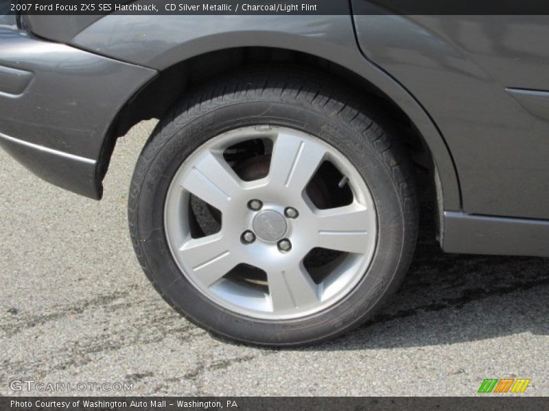 CD Silver Metallic / Charcoal/Light Flint 2007 Ford Focus ZX5 SES Hatchback