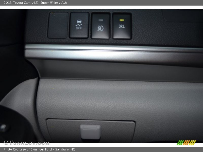 Super White / Ash 2013 Toyota Camry LE