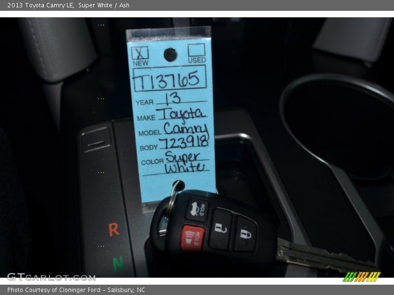 Super White / Ash 2013 Toyota Camry LE