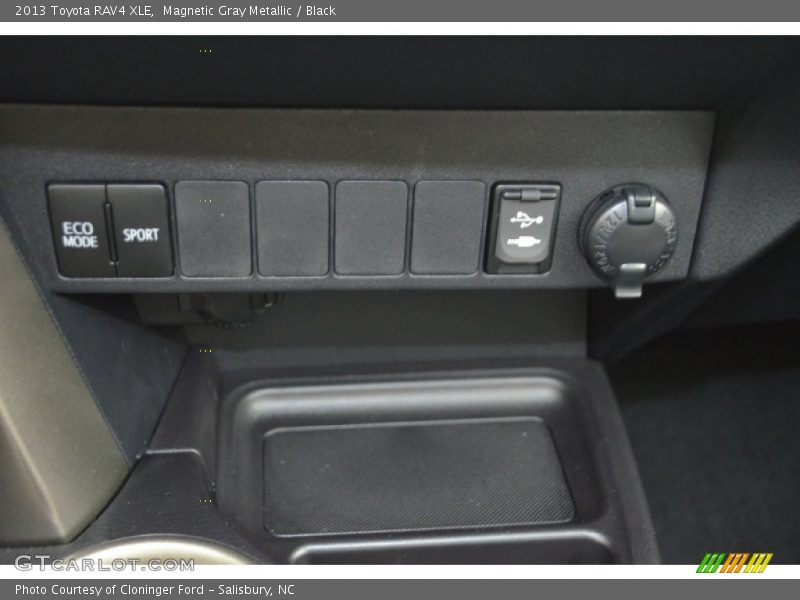 Magnetic Gray Metallic / Black 2013 Toyota RAV4 XLE