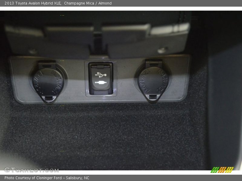 Champagne Mica / Almond 2013 Toyota Avalon Hybrid XLE