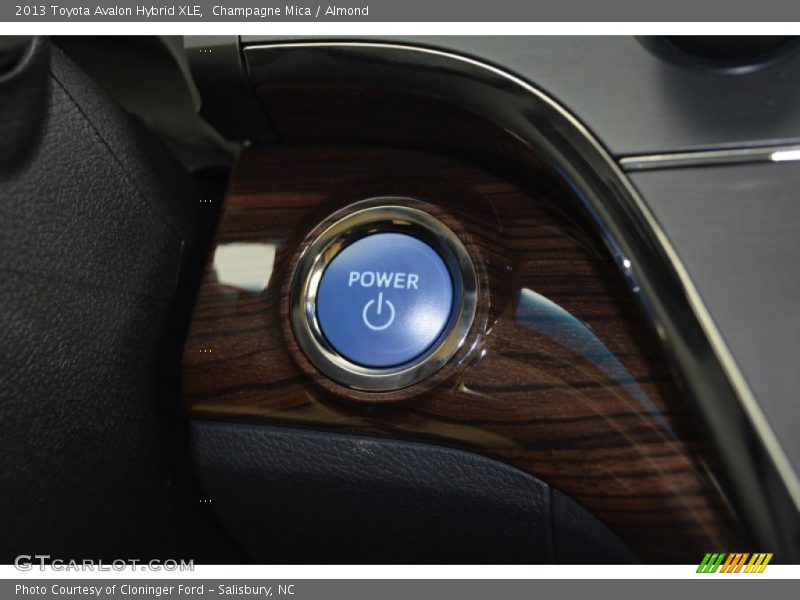 Champagne Mica / Almond 2013 Toyota Avalon Hybrid XLE