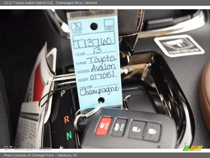 Champagne Mica / Almond 2013 Toyota Avalon Hybrid XLE