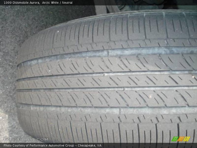 Arctic White / Neutral 1999 Oldsmobile Aurora