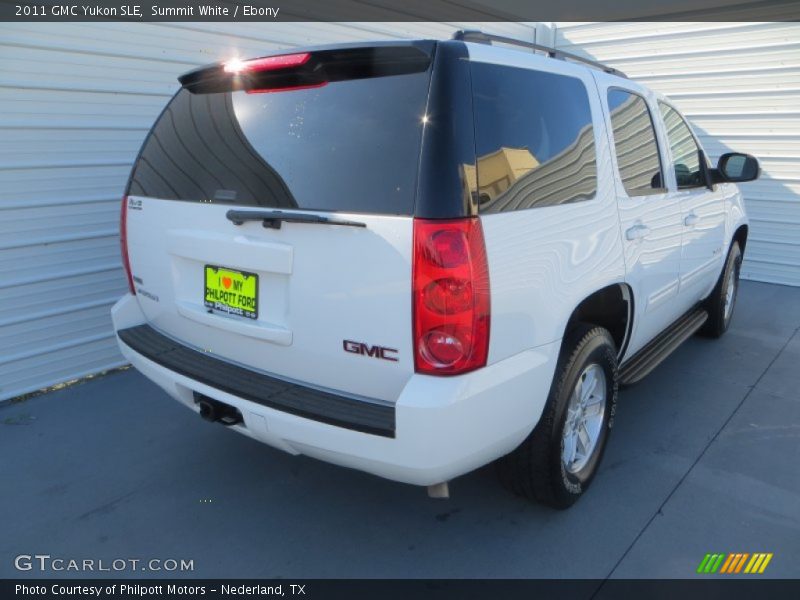 Summit White / Ebony 2011 GMC Yukon SLE