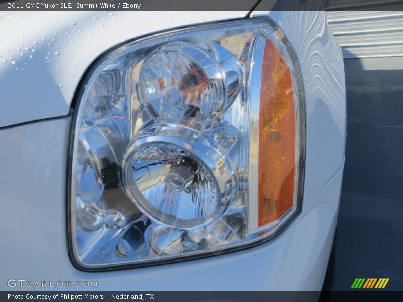 Summit White / Ebony 2011 GMC Yukon SLE