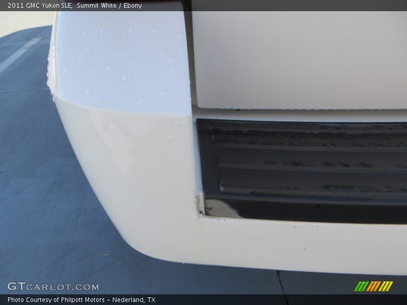 Summit White / Ebony 2011 GMC Yukon SLE